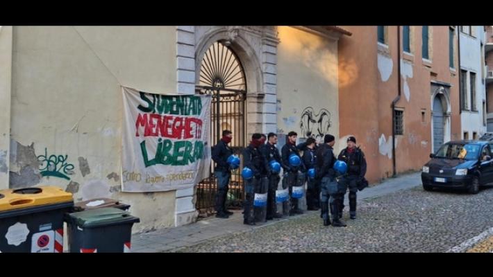 Polizia sgombera ex studentato occupato da antagonisti