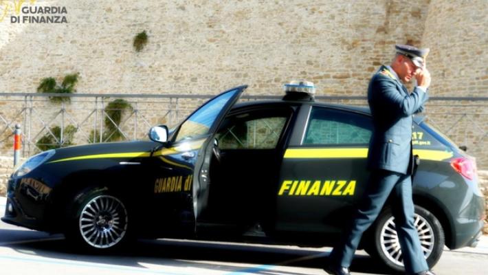 Truffavano Erario con crediti d'imposta inesistenti, 13 indagati
