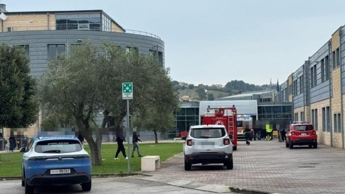 Panico a scuola con spray urticante, 4 minorenni denunciate