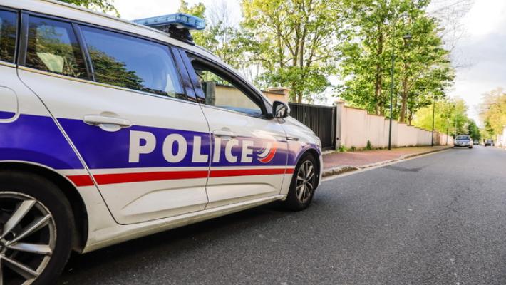 Francia, grida Allahu Akbar e investe diverse persone