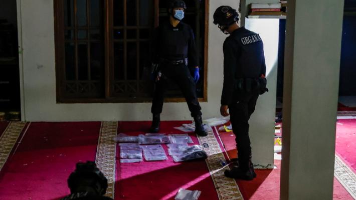 Esplosioni a Giacarta vicino a una scuola, sospettato studente