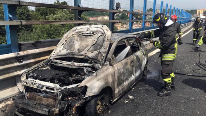 Prototipo auto esplosa in tangenziale a Napoli, 6 a processo