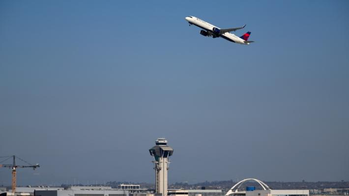 Centinaia di voli cancellati negli Usa per lo shutdown