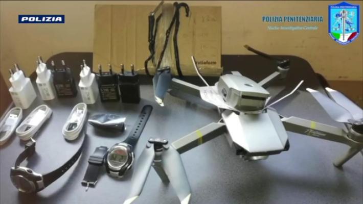 Maxi sequestro di cellulari in carcere a Napoli, 200 in due mesi