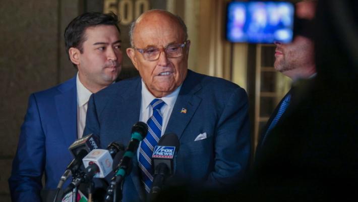 ++ Trump grazia Giuliani e alleati che contestarono voto 2020 ++