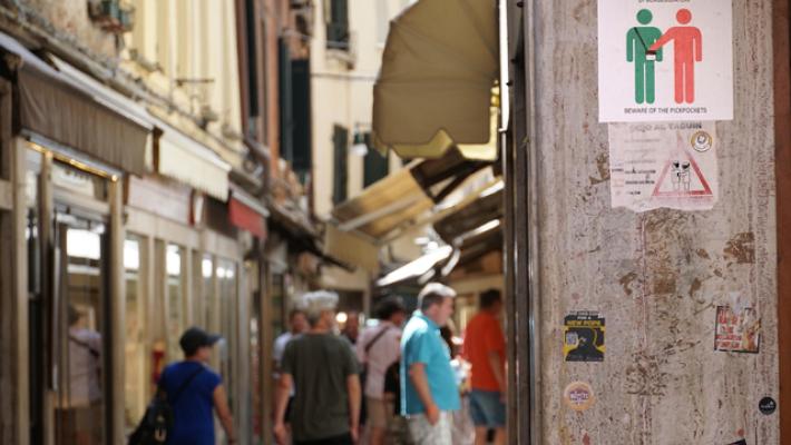 Borseggi a Venezia, 23 provvedimenti anche per lesioni e minacce