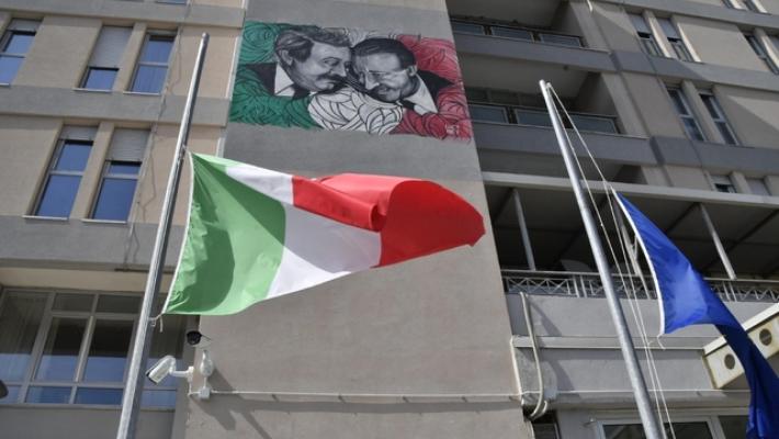 Ex dirigente scolastica ai domiciliari a Crotone per corruzione