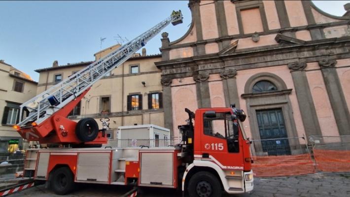 Crollo all'ex tribunale di Viterbo, palazzo in ristrutturazione