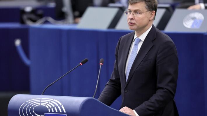 Dombrovskis: "Entrati 4,6 miliardi di piccoli pacchi nel 2024, il 91% dalla Cina"