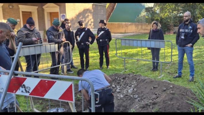 Ripresi scavi alla Casa del Jazz, ruspa in azione