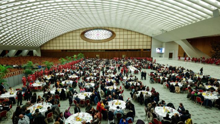 Giornata poveri,a pranzo con il Papa anche una cinquantina trans