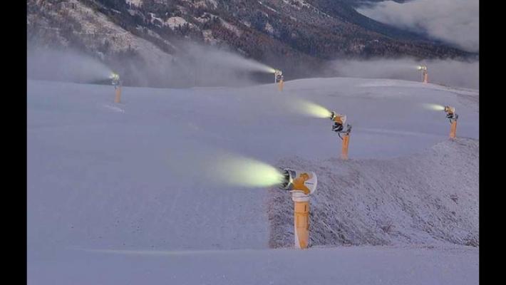 Sulle Dolomiti i cannoni sparaneve lavorano a pieno regime