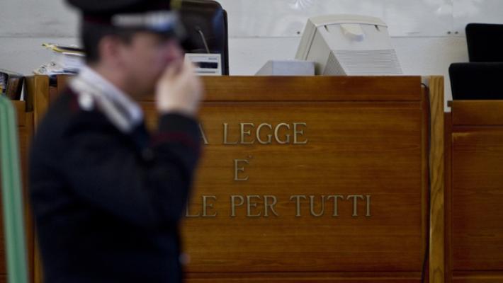 Adesca calciatori 13enni con scarpe, condannato a 5 anni