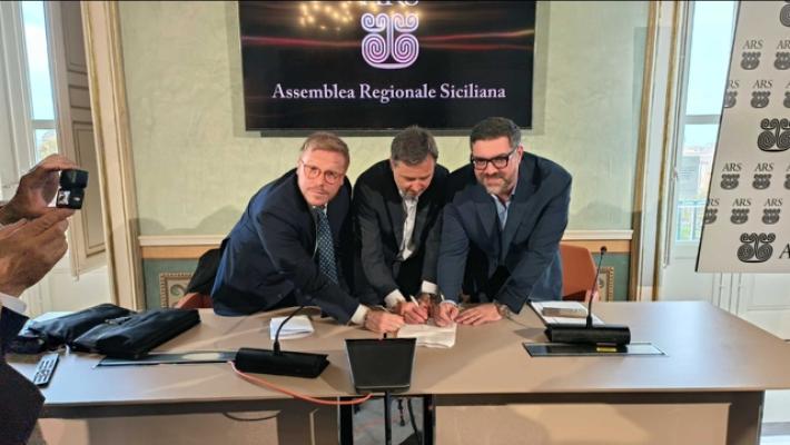 Opposizione, mozione sfiducia a Schifani aperta a maggioranza