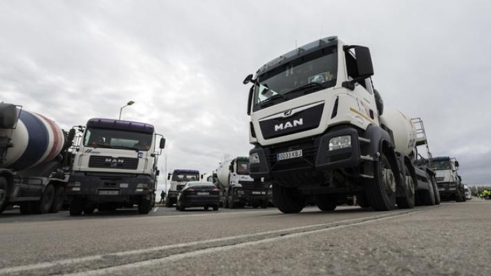 ++ Camionista muore schiacciato dal muletto nel Milanese ++