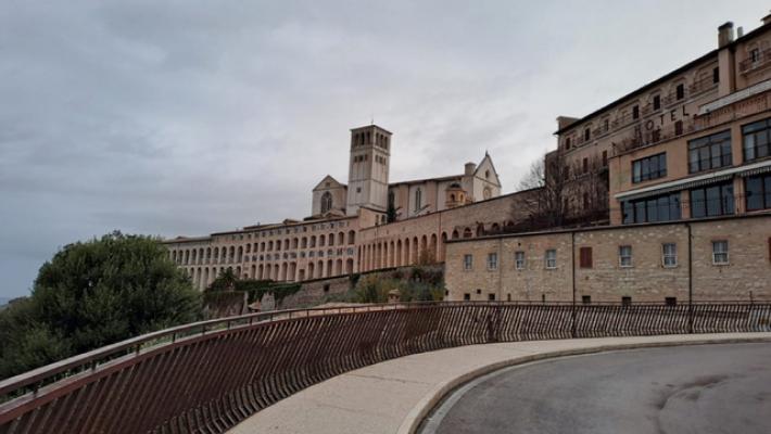 Il Papa, da San Francesco mentre il mondo cerca la speranza
