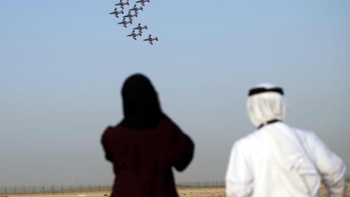 Un caccia indiano si schianta a Dubai durante un air show