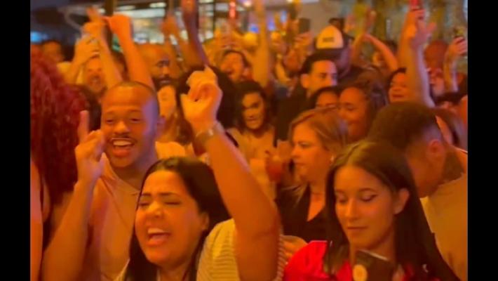 Brasile, l'arresto di Bolsonaro celebrato a suon di musica