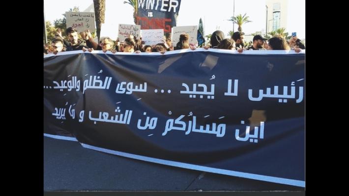 Opposizioni e società civile in piazza a Tunisi