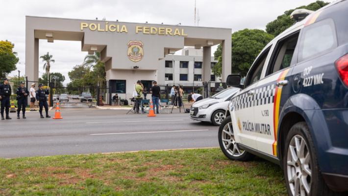 Bolsonaro, 'ho tentato di aprire il braccialetto elettronico'