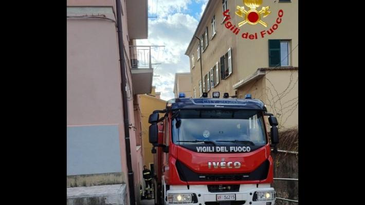 Rogo in appartamento, morta una donna a Genova