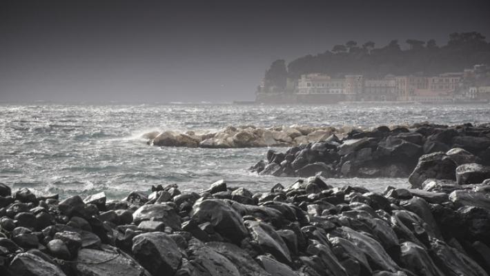 Vento forte, collegamenti per Ischia e Procida irregolari