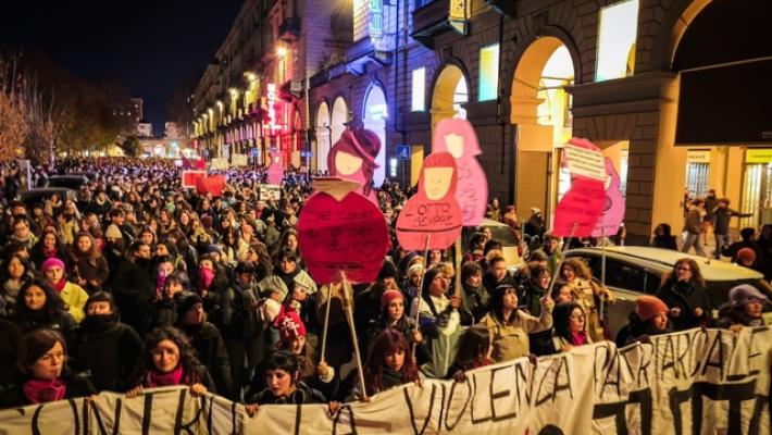 Non una di meno in corteo a Torino contro violenza su donne