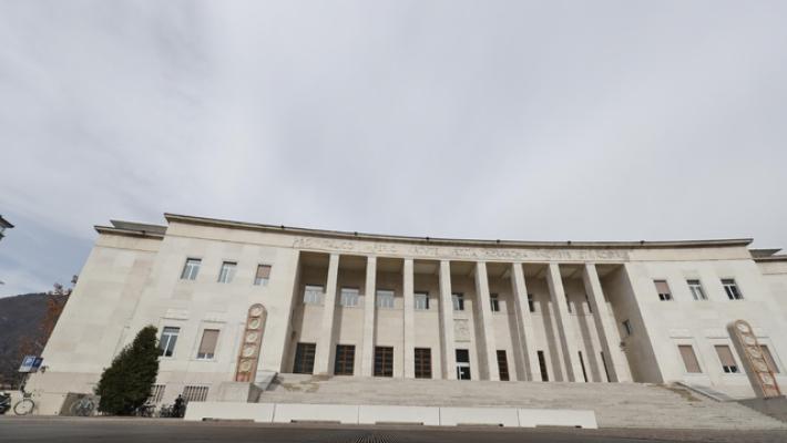 Avvocato morì per le cure sbagliate, indagati 8 familiari