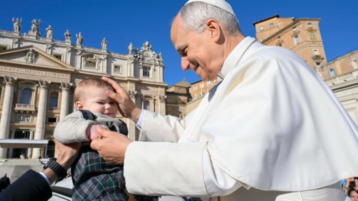 Il Papa, "generare figli significa fidarsi di Dio"