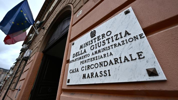 Detenuti in alta sicurezza con cellulari, 31 indagati