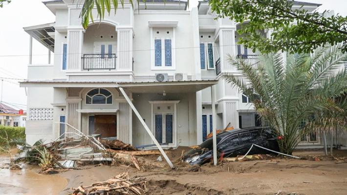 Inondazioni in Indonesia, sale a 84 il bilancio delle vittime