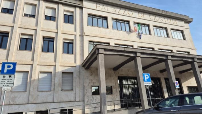 12enne abusata a Sulmona,14enne in carcere 'torturato'