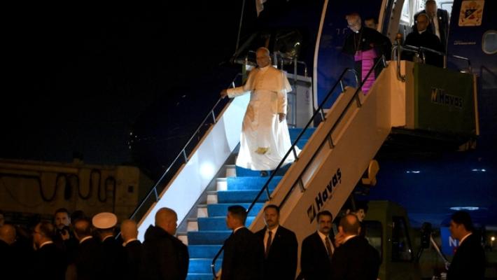 Il Papa visita Moschea Blu, muezzin 'non ha pregato'