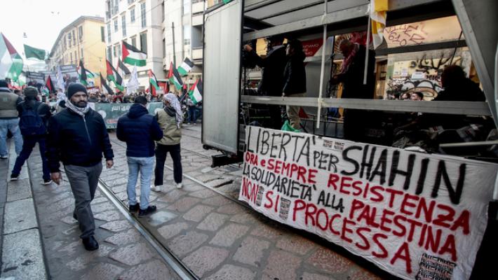 Corteo ProPal a Milano, in testa striscione 'libertà per Shahin'