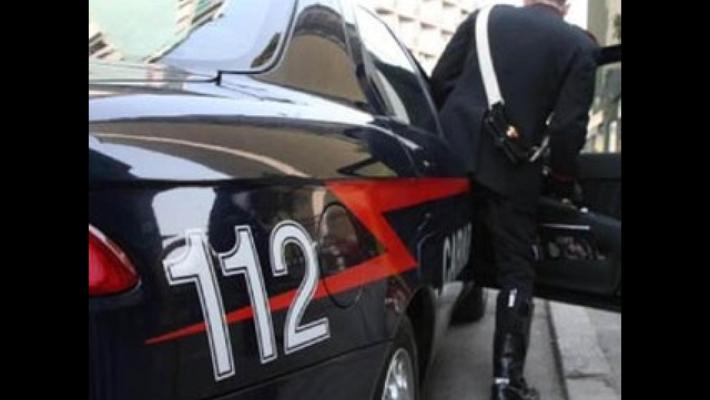 Coniugi trovati morti in casa a Firenze, ferite da taglio