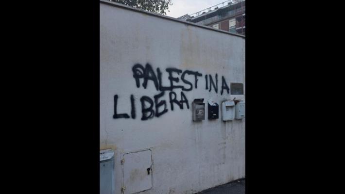 Scritte pro Pal sui muri, vandalizzata una sinagoga a Roma