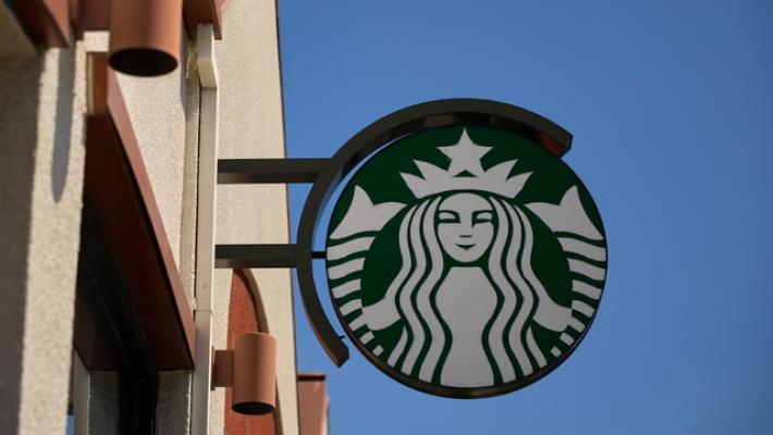 Starbucks patteggia a New York e paga 35 milioni in risarcimento