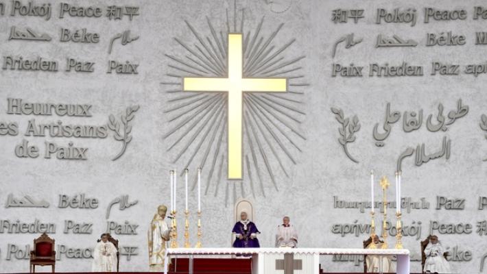 Il Papa, basta attacchi in Libano, lotta armata non aiuta