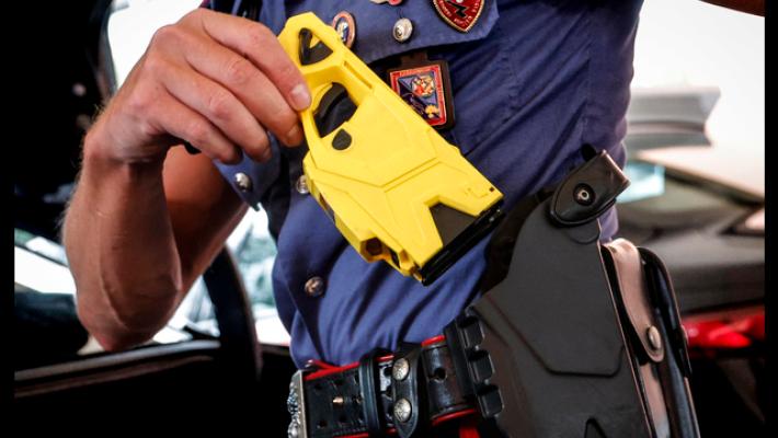 Morto per taser: medico legale, coca e scariche concausa decesso
