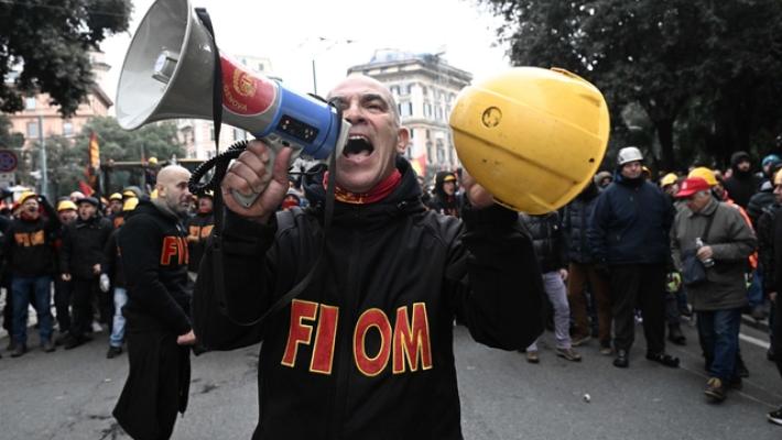 Ex Ilva: manifestanti bloccano banchine a Genova Brignole