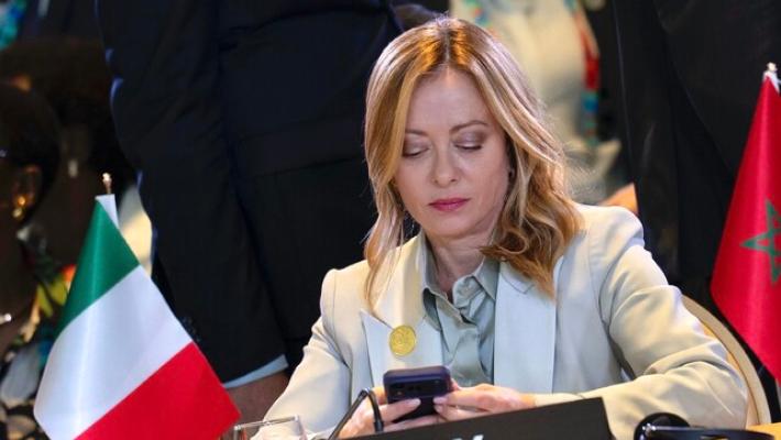 Meloni e 5 leader all'Ue: "Aprire a auto ibride e biofuel"