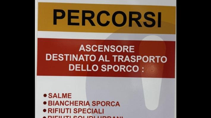 Su cartello in ospedale Lamezia salme accostate allo 'sporco'