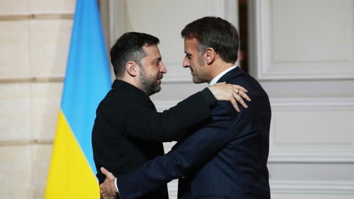 Macron sente Zelensky, 'Europa pilastro di una soluzione giusta'