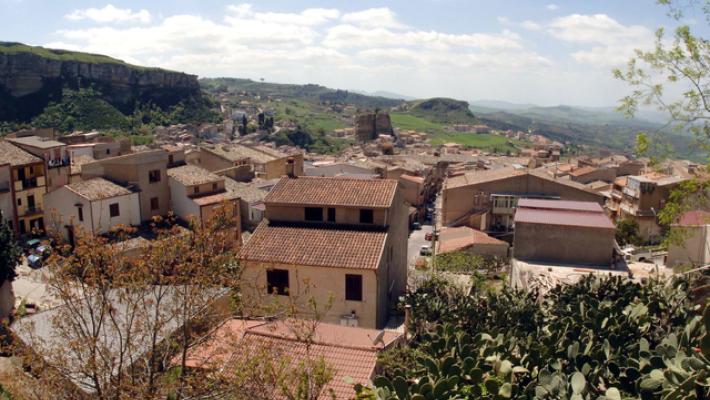 Donna uccide figlia disabile e si suicida a Corleone