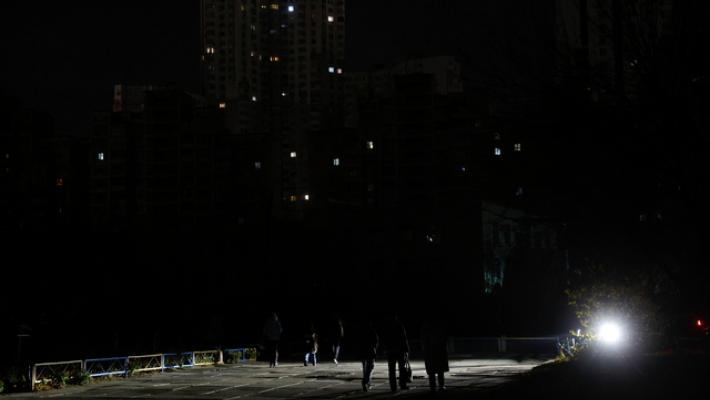 Mosca, massiccio attacco con missili ipersonici sull'Ucraina