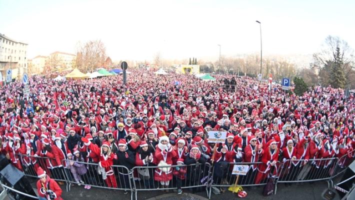 Centinaia di Babbi Natale a Torino, al Regina Margherita