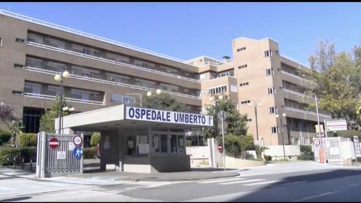 Agente aggredito con gambe dei tavoli da 8 detenuti a Siracusa