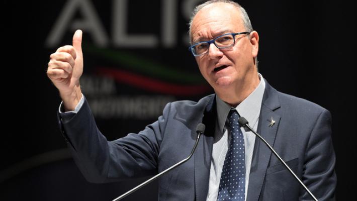 Valditara firma nuovi programmi dall'infanzia alle medie