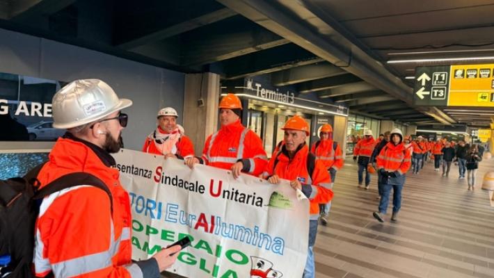 Operai Eurallumina a Roma, 'la vertenza va chiusa oggi'