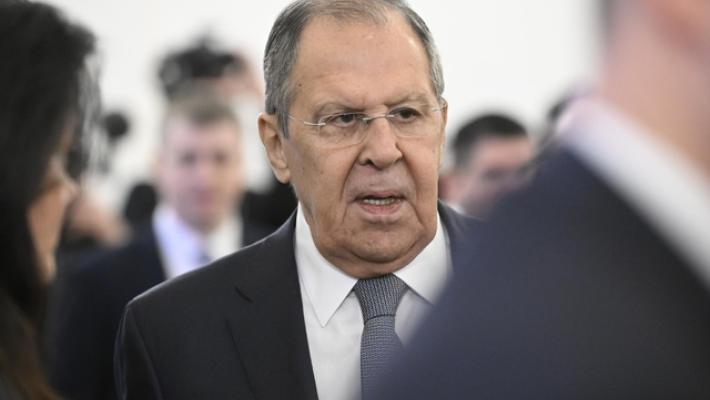 Lavrov, 'risponderemmo a eventuale schieramento di truppe europee in Ucraina'